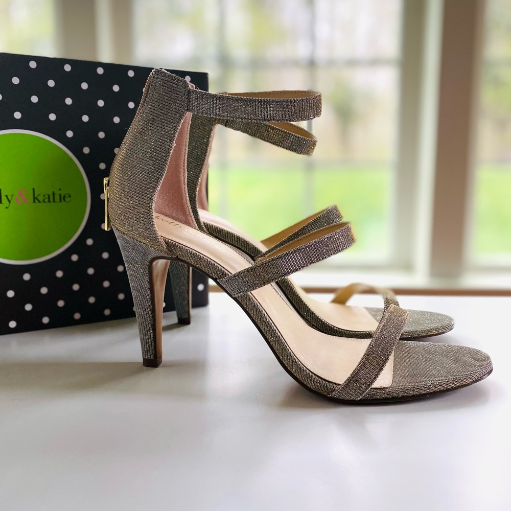 Kelly & Katie Gold Cleo Sandals